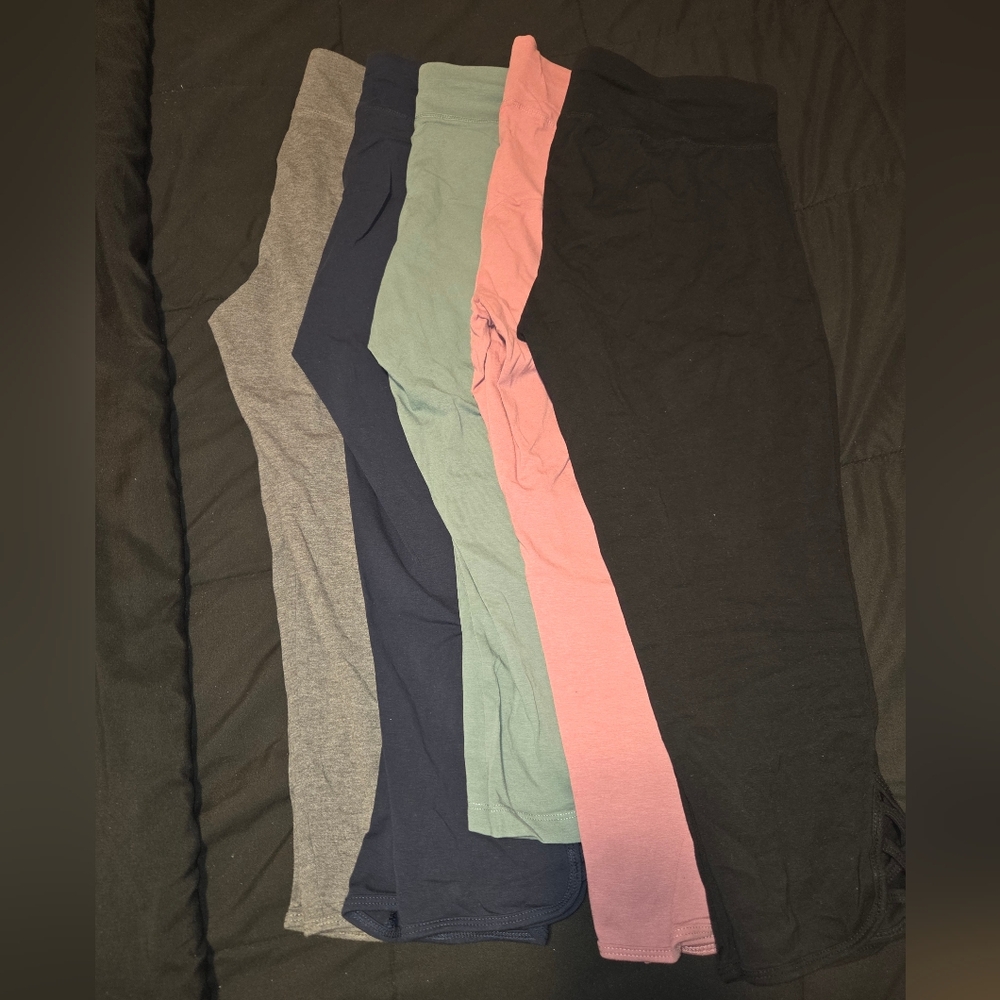 5 Women's Multi-Color Capris Set